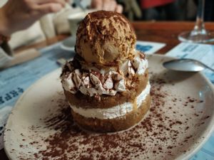 Tiramisú at Distrito Vegano Invernadero in Madrid