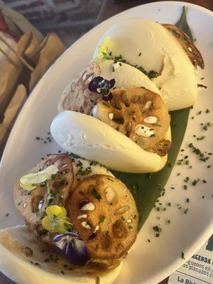 tacos de coliflor  at Distrito Vegano Invernadero in Madrid