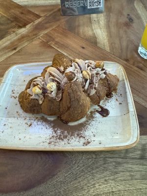 Chocolate hazelnut croissant   at Distrito Vegano Invernadero in Madrid