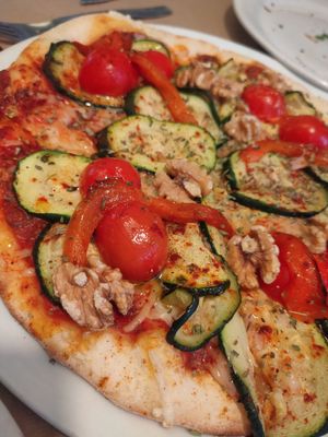 Pizza vegana zucchini at Good Mood in Santa Pola