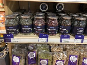 Hülsenfrüchte im Mehrwegglas (grüne Linsen 5,49€/430g, 4,99€/380g)  at Naturata - City in Cologne