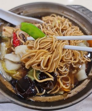 Claypot Yee Mian ~ 9/6/22 at Keat Lim Vegetarian 吉林素食 - Ang Mo Kio in Northeast Singapore