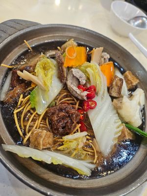 Claypot yee mee ~ 20/10/23 at Keat Lim Vegetarian 吉林素食 - Ang Mo Kio in Northeast Singapore