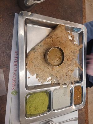 We ordered Dosa, Aloo Stuffed Parotha and Saag Aloo at Saravanaa Bhavan in Rome