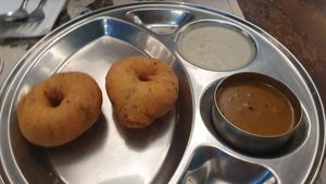 Vada at Saravanaa Bhavan in Rome