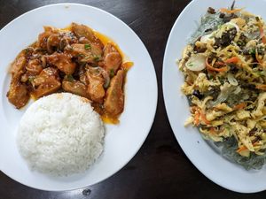 Chicken lemongrass with rice 🍚 and glass noodles 🍜 at Tinh Tam Vegan in Hue