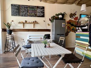 Vibe  at Bagel Society in Aberdeen