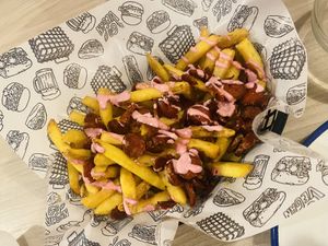 Patatas con chorizo imperdibles   at La Loncheria Bcn in Barcelona