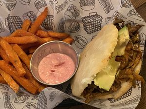 Where are the tequeños? Very salty fries instead. 😟  at La Loncheria Bcn in Barcelona