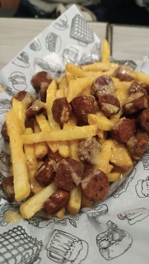 Patatas gauchas (chorizo) at La Loncheria Bcn in Barcelona