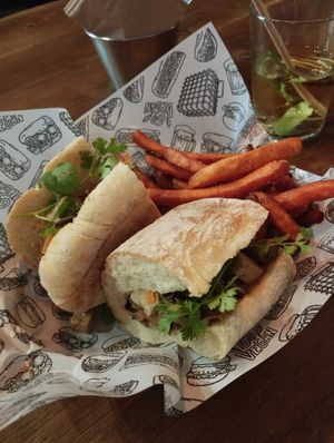  at La Loncheria Bcn in Barcelona