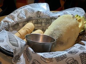 Arepa mechada con tequeños  at La Loncheria Bcn in Barcelona