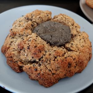 Vegan black sesame cookie at Nuldam Space - 널담은공간 경복궁점 in Seoul