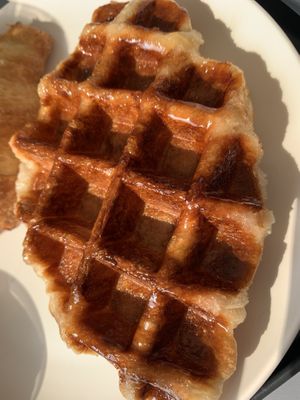 Waffle with sugar glazing  at Nuldam Space - 널담은공간 경복궁점 in Seoul