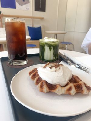 Americano, matcha and croffle with cream at Nuldam Space - 널담은공간 경복궁점 in Seoul
