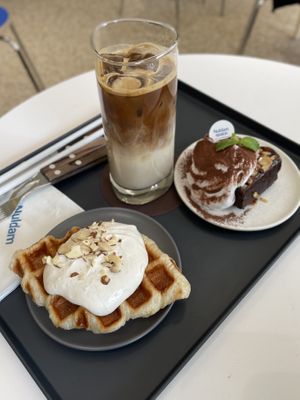 Vegan latte, vegan cream croiffle and vegan brownie   at Nuldam Space - 널담은공간 경복궁점 in Seoul