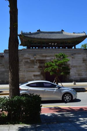 Right opposite Gyeongbokgung  at Nuldam Space - 널담은공간 경복궁점 in Seoul