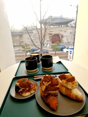 The view😍 and the pastries😋👍 at Nuldam Space - 널담은공간 경복궁점 in Seoul