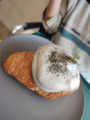 Black sesame croissant #Veganuary at Nuldam Space - 널담은공간 경복궁점 in Seoul