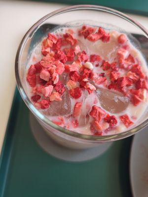 Strawberry milk #Veganuary at Nuldam Space - 널담은공간 경복궁점 in Seoul