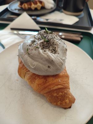 Black sesame croissant at Nuldam Space - 널담은공간 경복궁점 in Seoul
