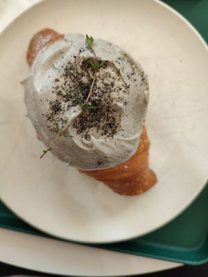 Black sesame croissant at Nuldam Space - 널담은공간 경복궁점 in Seoul