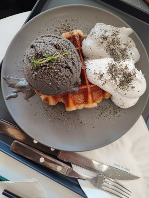 Croffle with black sesame ice cream and black sesame and other cream at Nuldam Space - 널담은공간 경복궁점 in Seoul