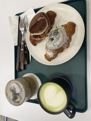 Black sesame latte, match latte, black sesame croissant and mocha croissantt  at Nuldam Space - 널담은공간 경복궁점 in Seoul