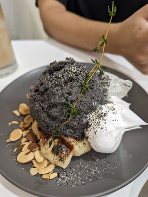 Black sesame waffle at Nuldam Space - 널담은공간 경복궁점 in Seoul