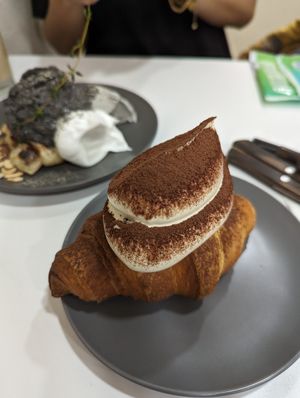 Mocha cream 🥐 at Nuldam Space - 널담은공간 경복궁점 in Seoul