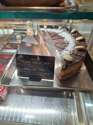 Vegan dessert at Confectionery Zima in Radovljica