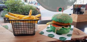 Seaweed burger with fries 🍟 at Mr. Vegan Foodbar in Groningen