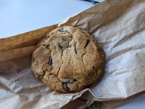 Chocolate Chip Cookie (3,50€) - 4.5/5. at FREA Bakery in Berlin