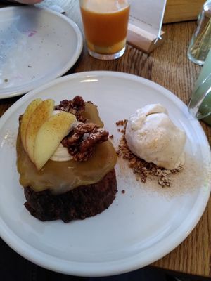 French toast mit Eis at FREA Bakery in Berlin