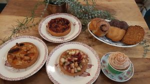 Summer tarts: strawberry and rhubarb / apricots and almond / fresh peach and verbena (from my garden) at Avec&Sans in Perigueux