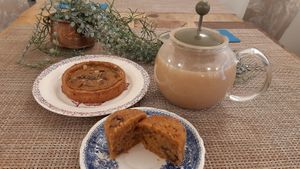 Autumn tea time! Chaï latte, carrot cake and pumpkin pie at Avec&Sans in Perigueux