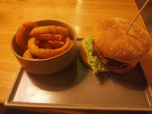 Pea Diddy with multigrain bun and onion rings at Daintree in Kempten