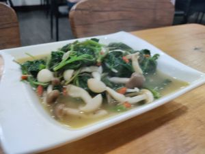 Healthy amaranth leaves with mushrooms and goji berries at Amagi Queen - 天城女王 in Hualien