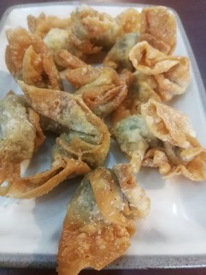 deep-fried wontons at Cao Yuan Zhai - 草緣齋 - Maybe closed in Hualien