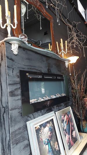 Library seating area at Alloy Kitchen in Bellefonte