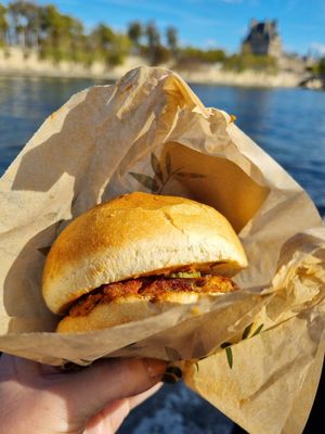 The burger with no spicy sauce at Burgal - Pop-up in Paris