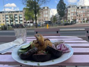 Moksi Quinoa Djar Pesi with outside view   at The Old Soul in Amsterdam
