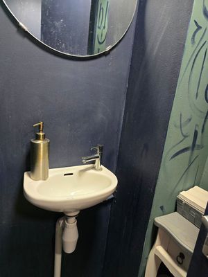 Sink at toilets at The Old Soul in Amsterdam