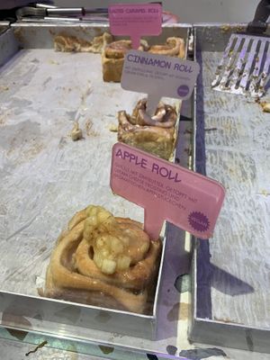 Regular cinnamon roll and apple roll, both vegan  at Cinnamood in Cologne