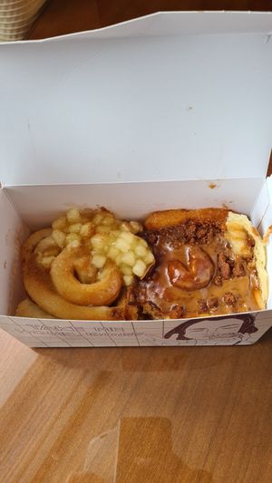 Apfelstrudel und Speculose Zimtschnecke at Cinnamood in Cologne