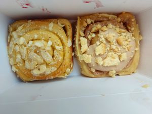 Bienenstich and Bueno at Cinnamood in Cologne