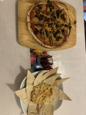 Vegan pizza and hummus   at La Tradición in Palenque
