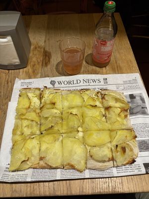 Potatoes and truffle oil pizza  at Pizzesco - Rosenheimer Straße in Munich