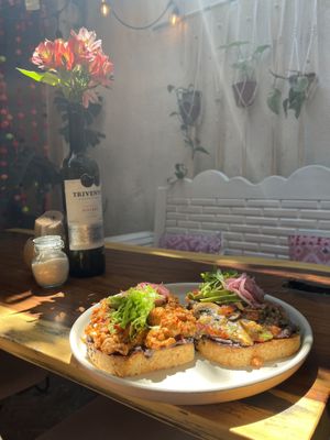 Molletes de Chorisoya con queso vegano  at Hierba Santa in Tuxtla Gutierrez