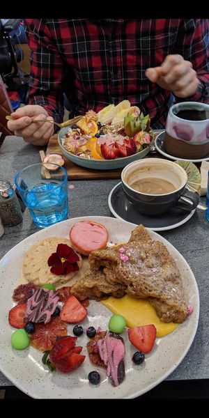 French toast and acai bowl at The Cardamom Pod in Southport